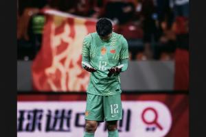 失误致丢球！刘殿座：跟大家说声抱歉；不觉得自己是不称职的国脚